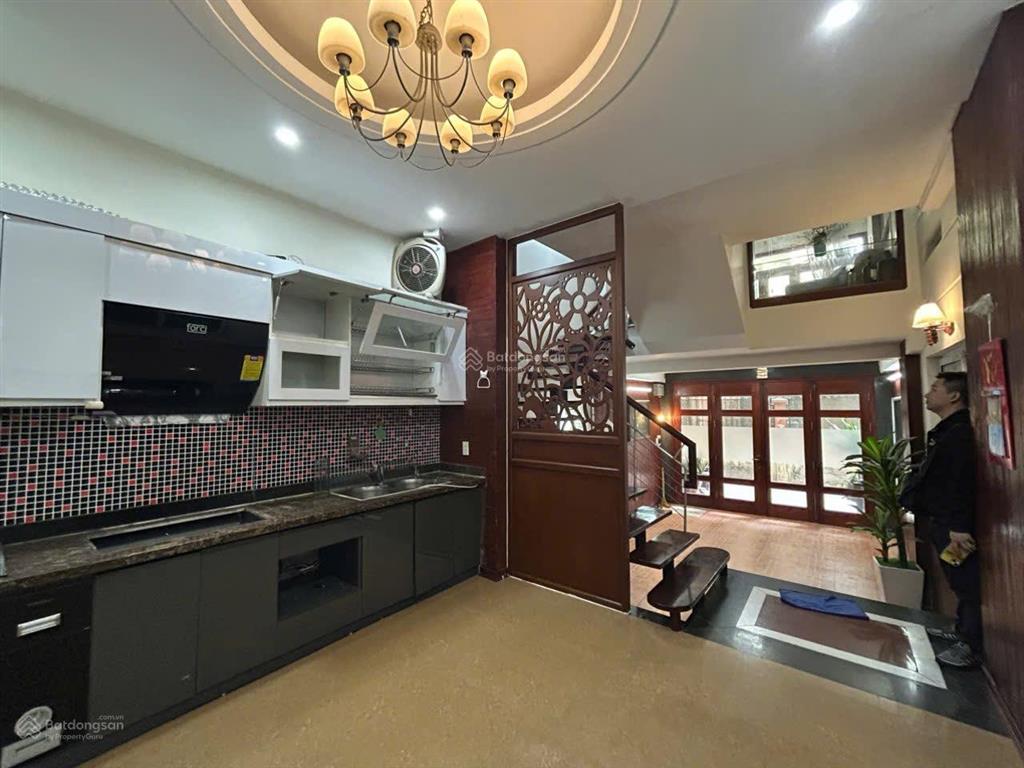 Chủ nhà cần bán căn nhà 55m2 ,5 tầng ,mặt tiền 4,2m phố lạc long quân , 0904 883 ***