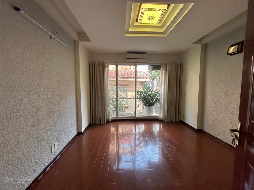Chủ nhà cần bán căn nhà 55m2 ,5 tầng ,mặt tiền 4,2m phố lạc long quân , 0904 883 ***