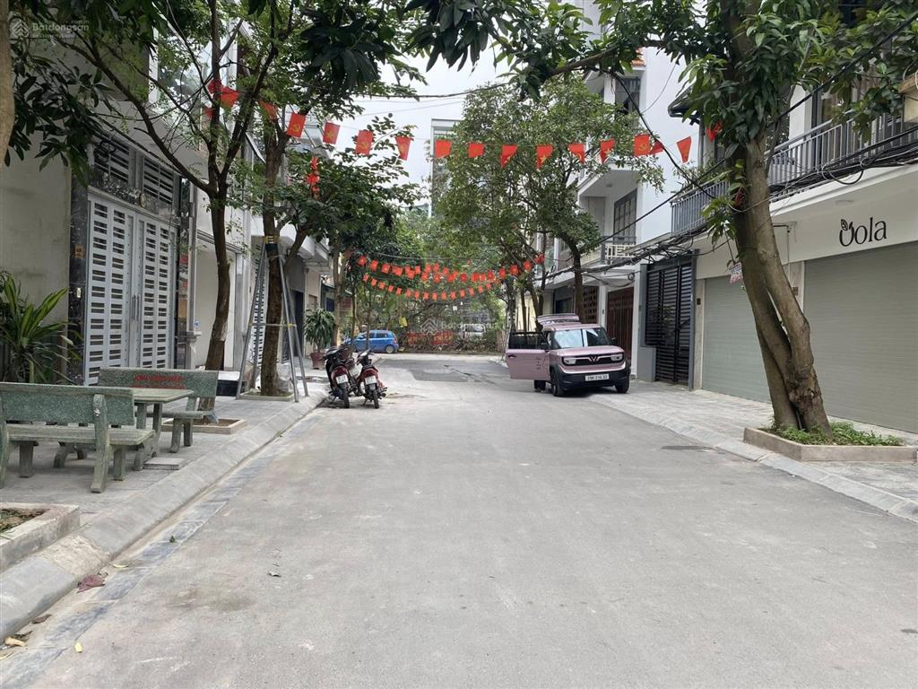 Bán đất phố ngọc thụy 80m2 , mặt tiền 4,5m, gần công viên , phân lô , ô tô đỗ trước cửa 24/7