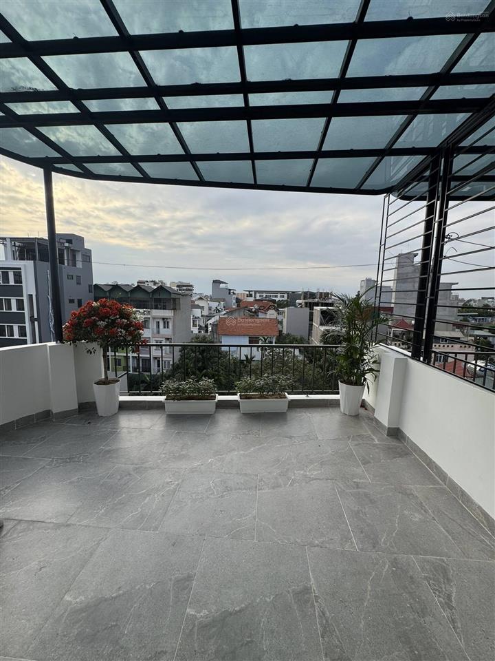 Bán nhà phố ngọc thụy 37m2, 6 tầng, lô góc, mặt tiền gần 5m, ô tô vào nhà, gần công viên