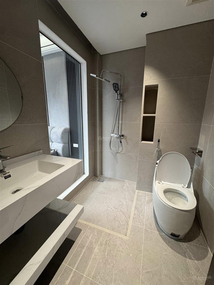 Bán nhà phố ngọc thụy 37m2, 6 tầng, lô góc, mặt tiền gần 5m, ô tô vào nhà, gần công viên