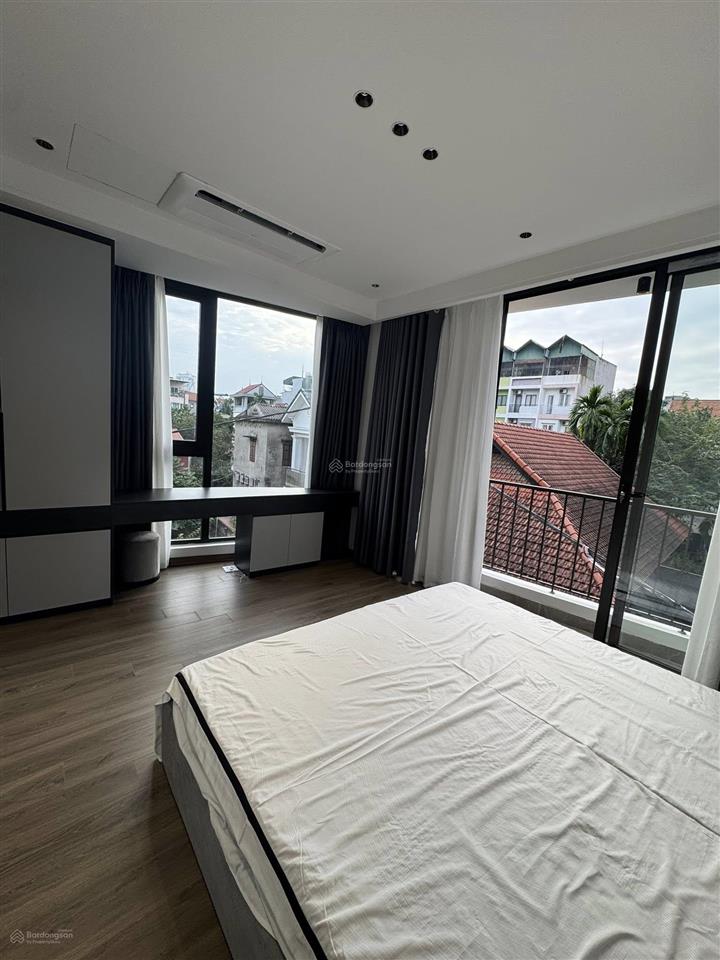 Bán nhà phố ngọc thụy 37m2, 6 tầng, lô góc, mặt tiền gần 5m, ô tô vào nhà, gần công viên