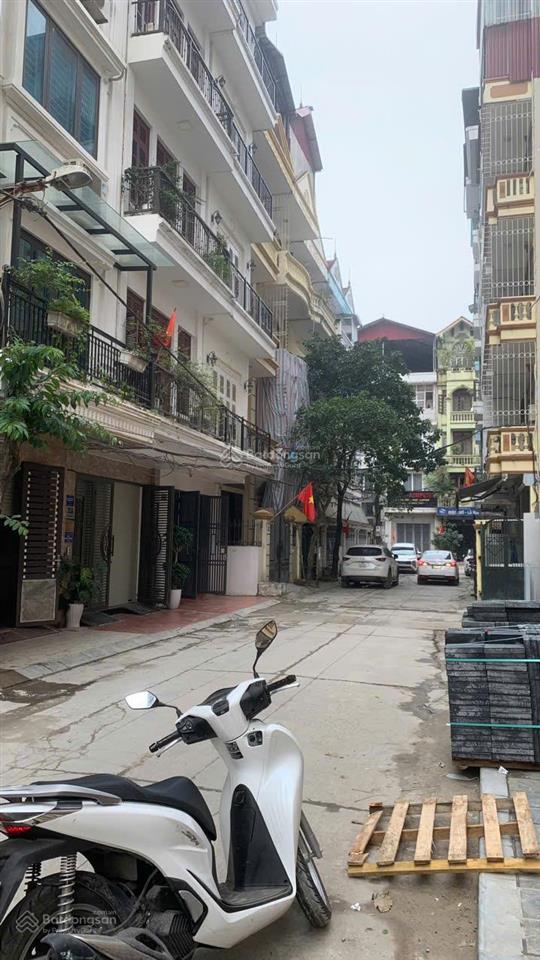Hoàng quốc việt 55,7m2, 7 tầng thang máy, mặt tiền 4,3m, phân lô khu quân đội , ô tô 7 chỗ đỗ 24/7