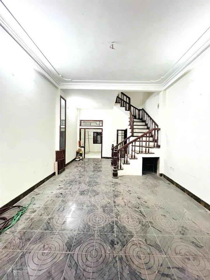 Hoàng quốc việt 55,7m2, 7 tầng thang máy, mặt tiền 4,3m, phân lô khu quân đội , ô tô 7 chỗ đỗ 24/7