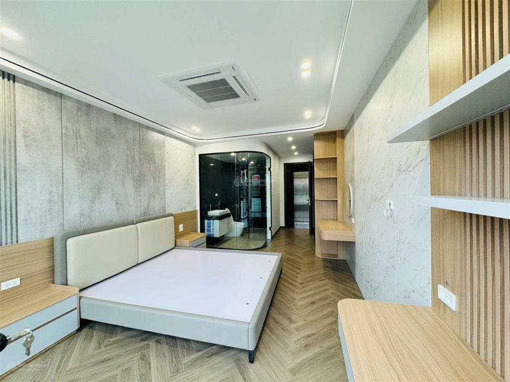 Bán nhà phố ngọc thụy 42m2, 7 tầng, gần công viên , khu phân lô ô tô đỗ tránh 24/7.