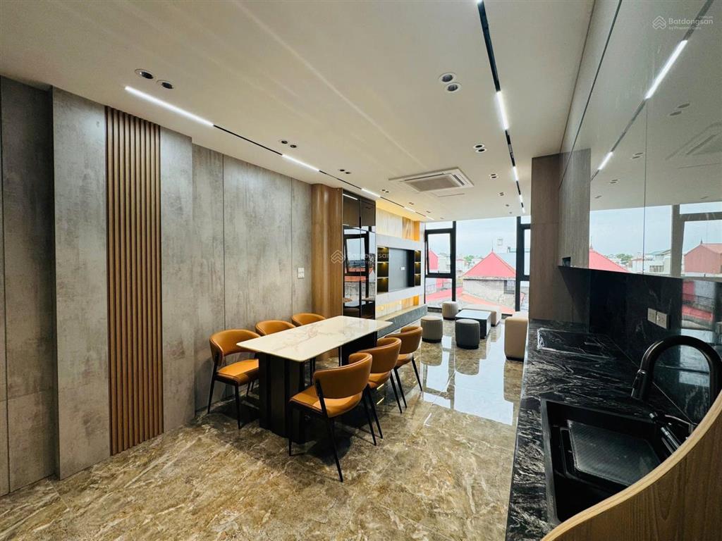 Bán nhà phố ngọc thụy 42m2, 7 tầng, gần công viên , khu phân lô ô tô đỗ tránh 24/7.