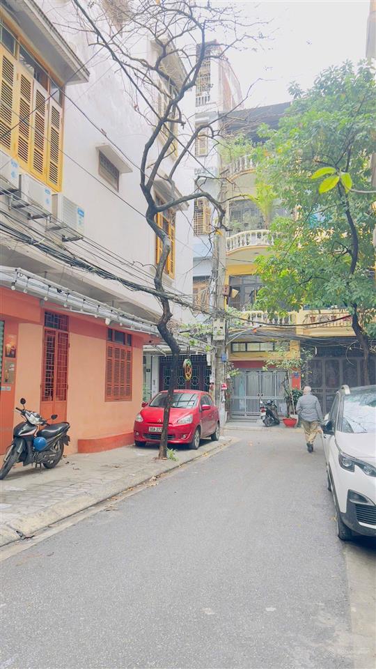 Bán nhà phố nguyên hồng, 42m2, 4 tầng, phân lô ô tô đỗ tránh thoải mái