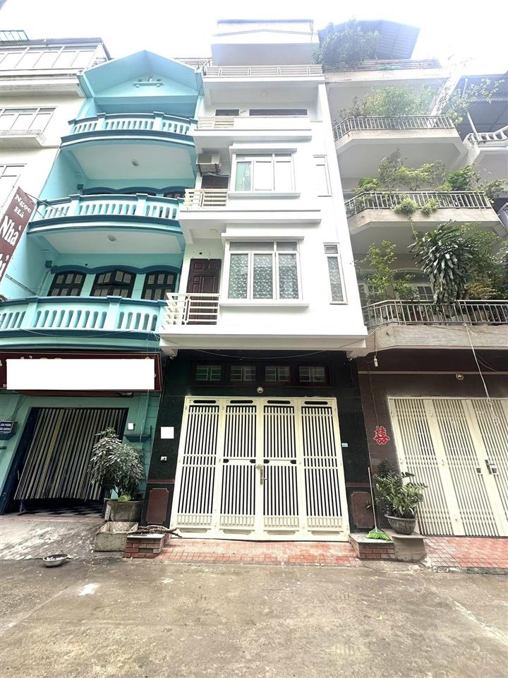 Bán nhà phố chùa láng, 52m2*5 tầng, mặt tiền 4,65m, phân lô ô tô tránh, sát hồ, ô tô đỗ cửa 24/7
