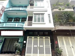 Bán nhà phố chùa láng, 52m2*5 tầng, mặt tiền 4,65m, phân lô ô tô tránh,sát hồ, ô tô đỗ cửa 24/7