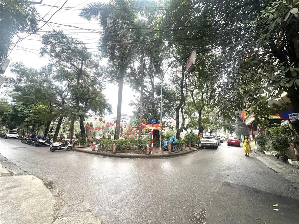 Bán nhà phố chùa láng, 52m2*5 tầng, mặt tiền 4,65m, phân lô ô tô tránh, sát hồ, ô tô đỗ cửa 24/7