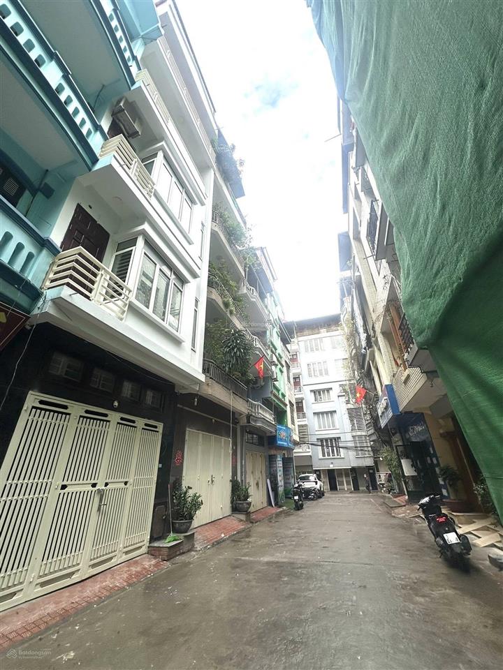 Bán nhà phố chùa láng, 52m2*5 tầng, mặt tiền 4,65m, phân lô ô tô tránh, sát hồ, ô tô đỗ cửa 24/7