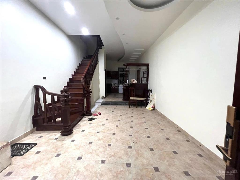 Bán nhà phố chùa láng, 52m2*5 tầng, mặt tiền 4,65m, phân lô ô tô tránh, sát hồ, ô tô đỗ cửa 24/7