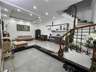 Bán nhà 40m2, 5 tầng ngõ 266 đội cấn ,gần sát đường lớn, công năng 5 phòng ngủ, nở hậu