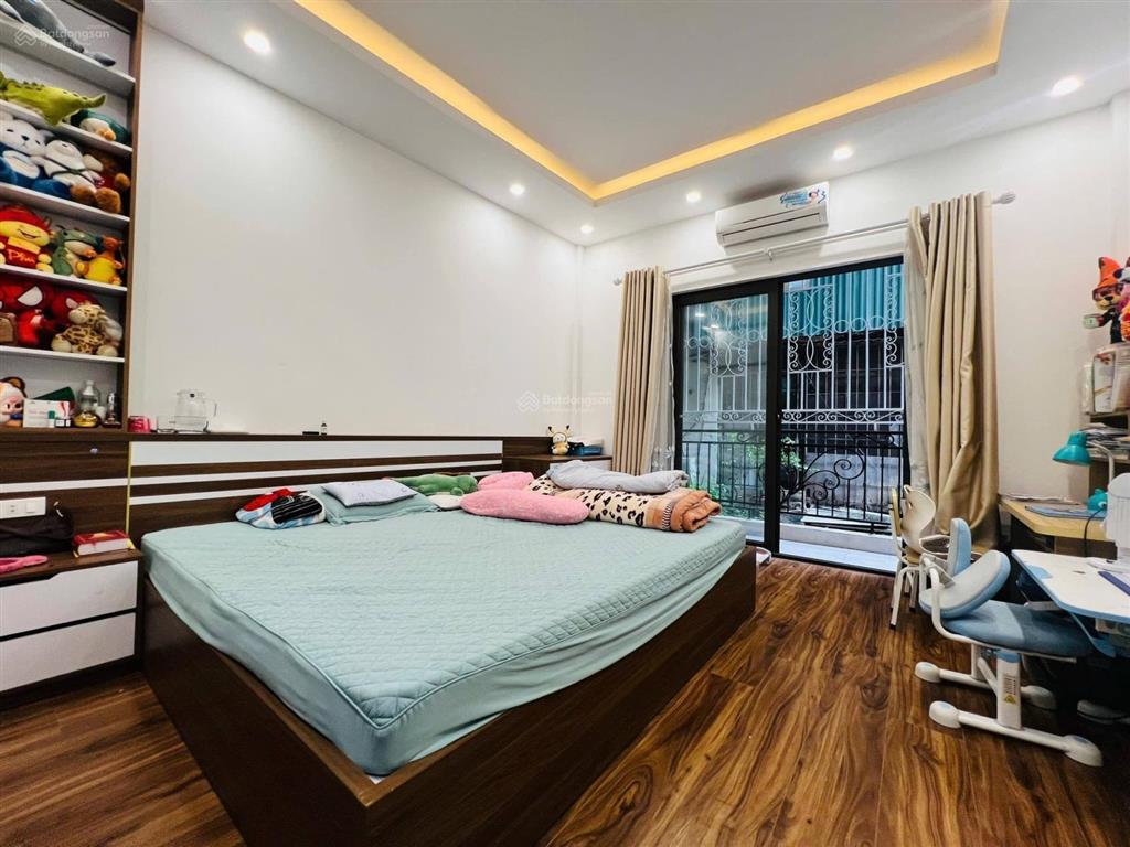 Bán nhà ngõ 164 hồng mai , 34m2*4 tầng, mặt tiền 4,1m. giá chào 9,x tỷ, 5m là ra mặt ngõ ô tô