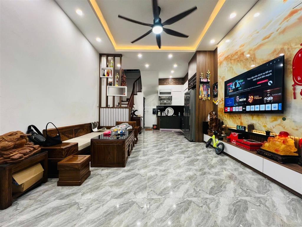 Bán nhà ngõ 164 hồng mai , 34m2*4 tầng, mặt tiền 4,1m. giá chào 9,x tỷ, 5m là ra mặt ngõ ô tô