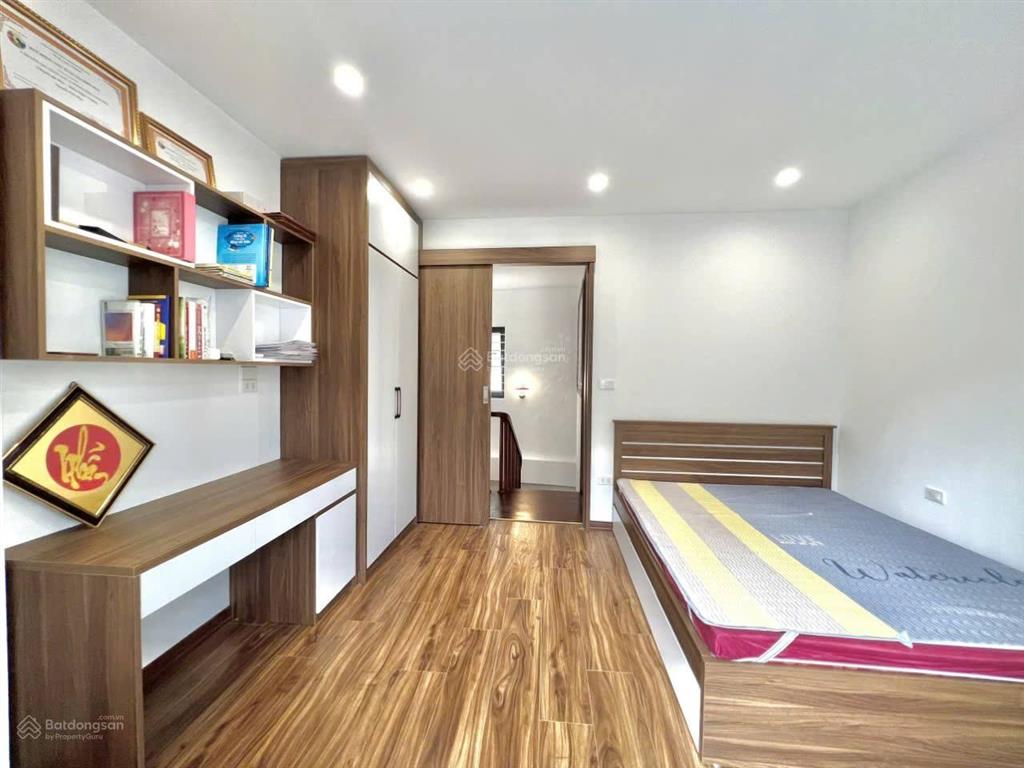 Bán nhà ngõ 164 hồng mai , 34m2*4 tầng, mặt tiền 4,1m. giá chào 9,x tỷ, 5m là ra mặt ngõ ô tô