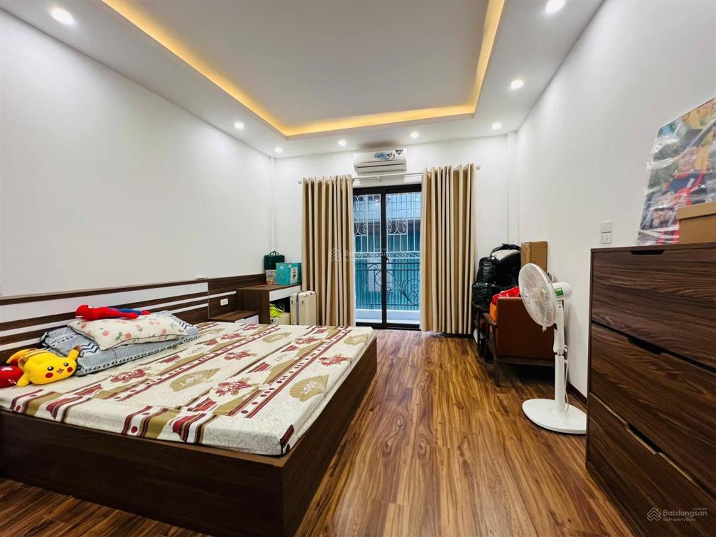 Bán nhà ngõ 164 hồng mai , 34m2*4 tầng, mặt tiền 4,1m. giá chào 9,x tỷ, 5m là ra mặt ngõ ô tô