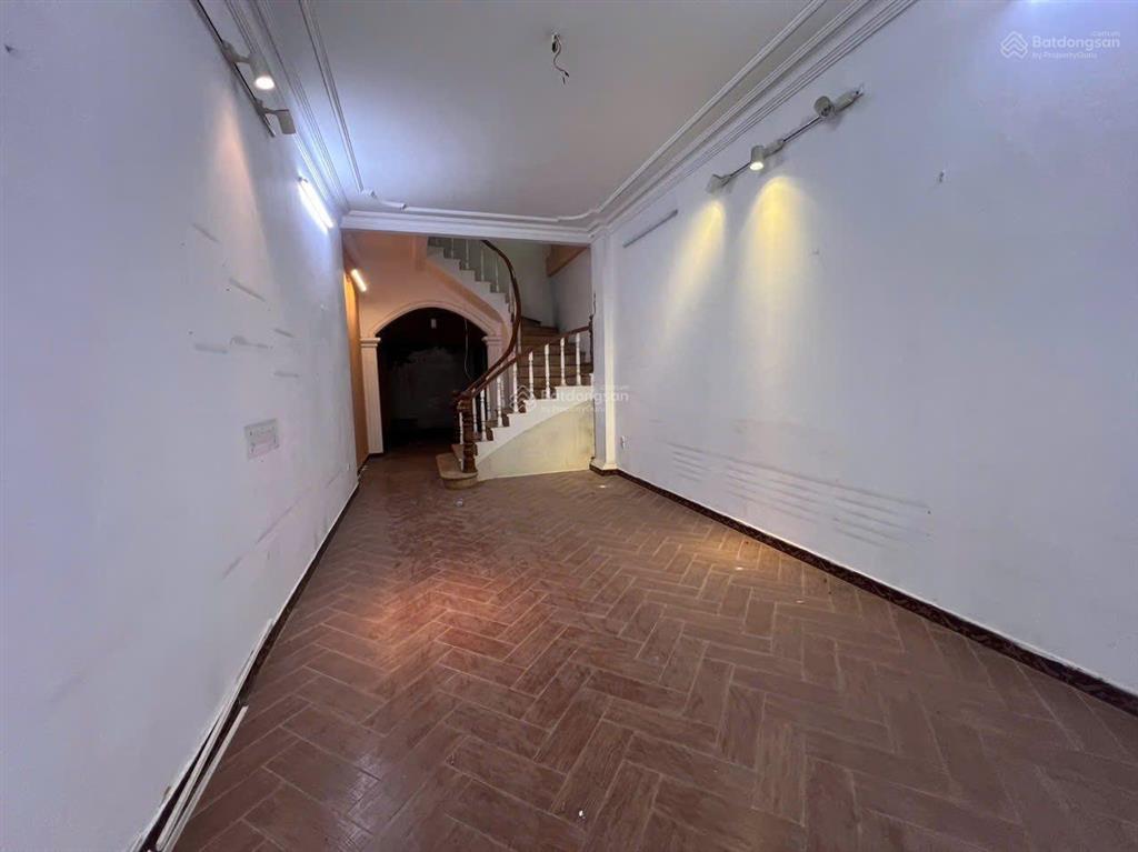 Bán gấp nhà phố lê thanh nghị 64m2, 4 tầng, mt 4m, ngõ rộng ô tô ra vào, 1 nhà là ra mặt phố