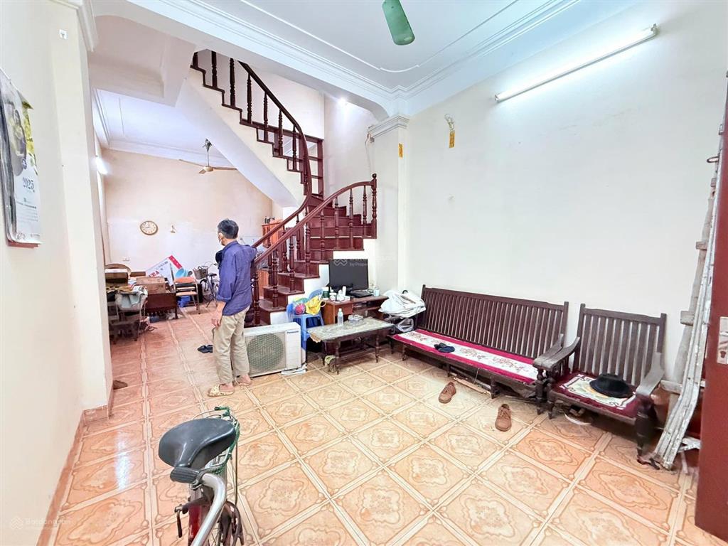 Bán nhà phố vĩnh phúc  ba đình 42m2 ,4 tầng ,mt 4.2m ,ô tô đỗ dừng đỗ trước nhà 24/7