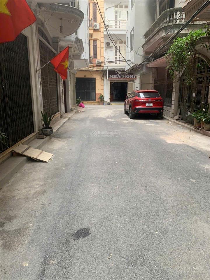 Cần bán nhà phố lạc long quân 51m2 ,4 tầng ,mt 4,4m ,ngõ rộng ô tô tránh dừng đỗ ,gần vườn hoa