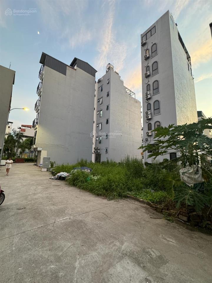 Bán mảnh đất khu tái định cư ngọc thụy 42m2 ,mt 4.2m ,phân lô ,ô tô đỗ trước cửa 24/7