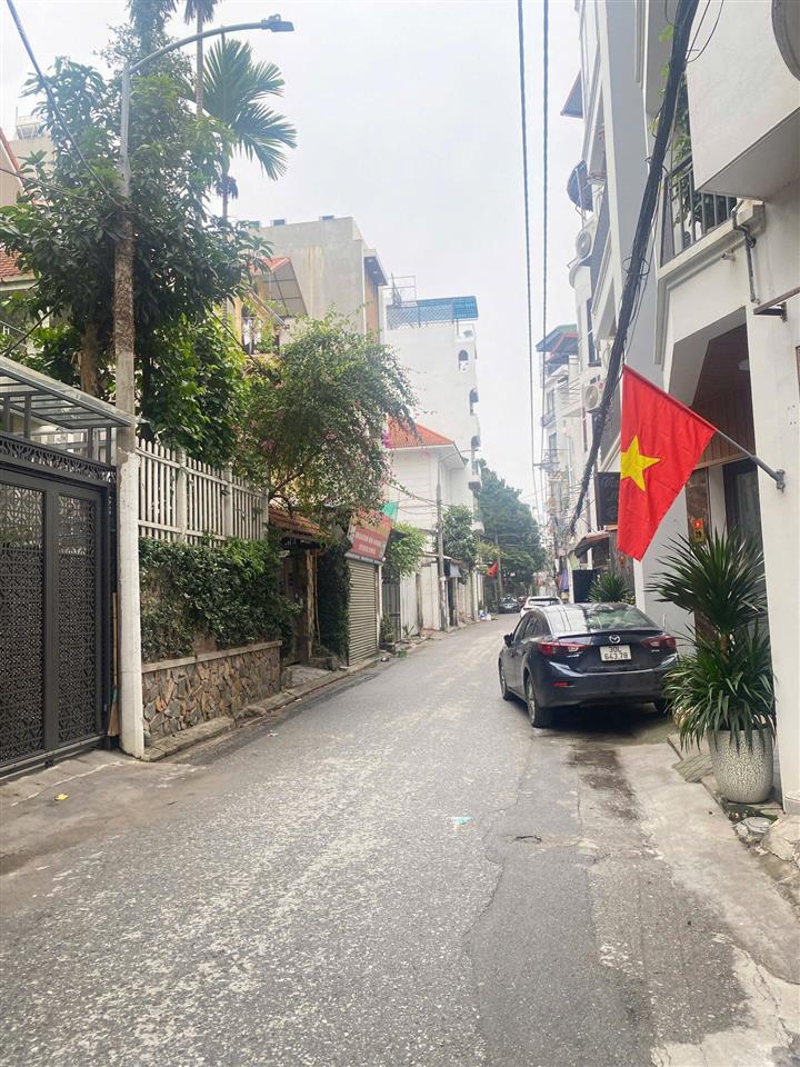 Cần bán nhà 75m2 ,5 tầng phố ngọc thuỵ ,nhà dân xây ,ô tô tránh ,gần mipec
