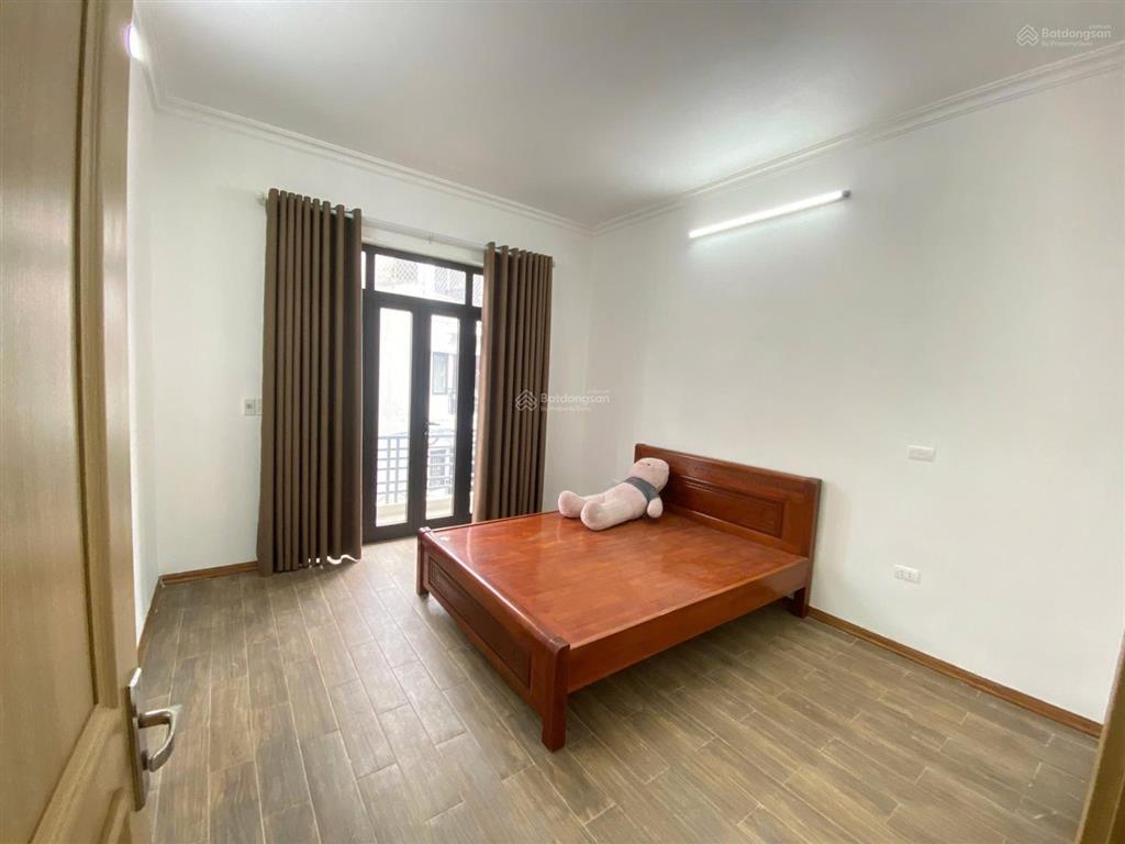 Cần bán nhà 75m2 ,5 tầng phố ngọc thuỵ ,nhà dân xây ,ô tô tránh ,gần mipec