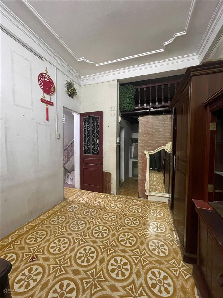 Chủ định cư vào nam cần bán mảnh đất ngõ 575 kim mã ,31m2 lô góc mt 5m , ô tô đỗ tránh thoải mái