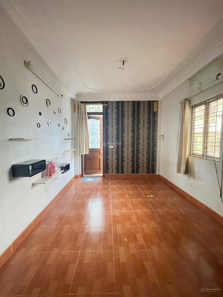 Chủ định cư vào nam cần bán mảnh đất ngõ 575 kim mã ,31m2 lô góc mt 5m , ô tô đỗ tránh thoải mái