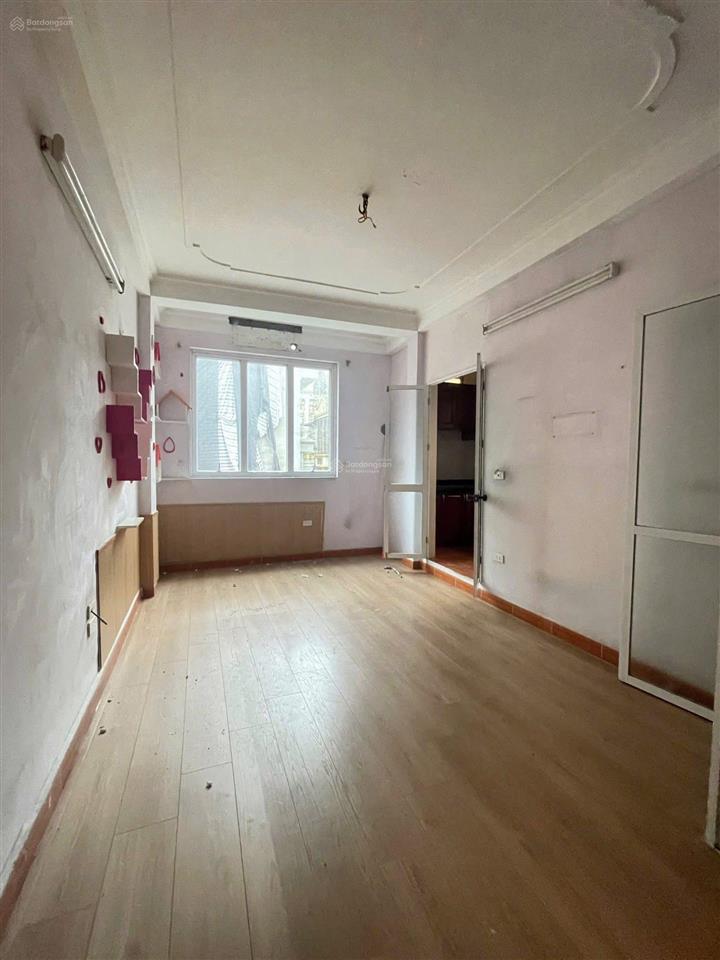 Chủ định cư vào nam cần bán mảnh đất ngõ 575 kim mã ,31m2 lô góc mt 5m , ô tô đỗ tránh thoải mái