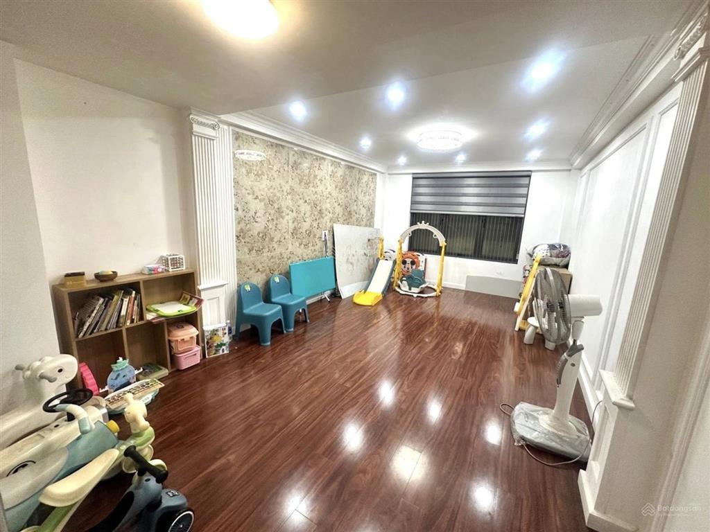 Cần bán gấp nhà 46m2, 6 tầng khu hồ văn chương, ô tô đỗ tránh 24/7, có vỉa hè, qh ổn định