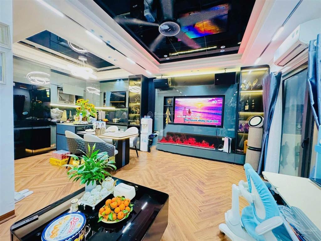 Bán nhà 7 tầng, 40m2, mặt tiền 5,9m, gần hồ văn chương, ô tô vào nhà, nhỉnh 18 tỷ