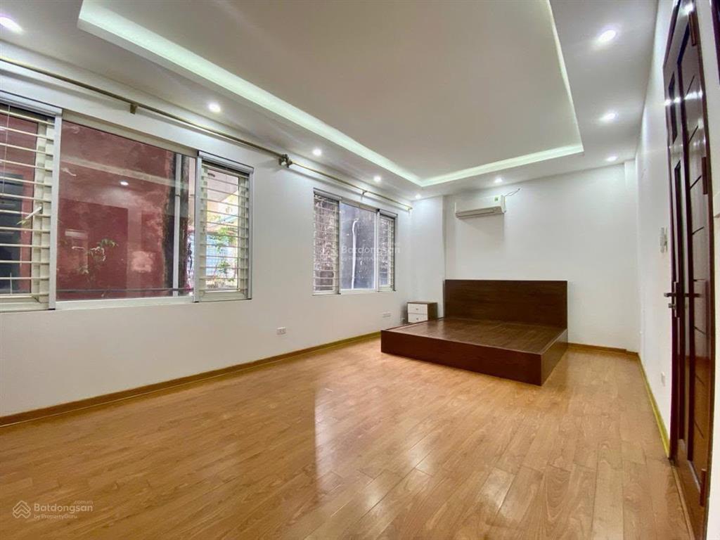 Bán nhà 5 tầng dân xây 45m2, mt 6,7m  phố bồ đề ai có nhu cầu thuần ở thì nên xem