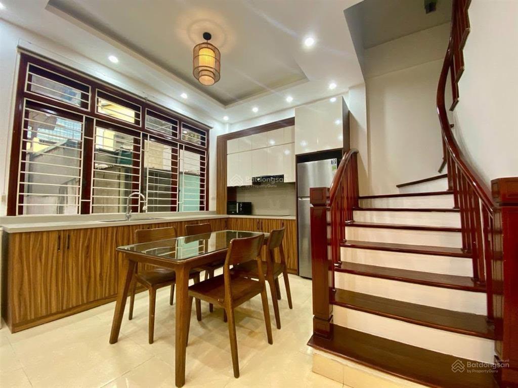 Bán nhà 5 tầng dân xây 45m2, mt 6,7m  phố bồ đề ai có nhu cầu thuần ở thì nên xem
