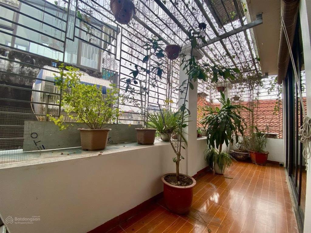 Bán nhà 5 tầng dân xây 45m2, mt 6,7m  phố bồ đề ai có nhu cầu thuần ở thì nên xem