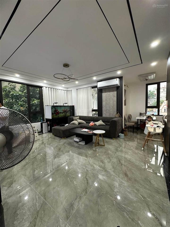 Bán nhà 50m2 nguyễn văn cừ, 7 tầng, mặt tiền 4,2m, thang máy, ô tô vào nhà, lô góc