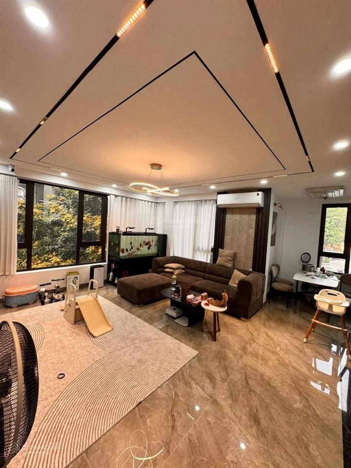 Bán nhà 50m2 nguyễn văn cừ, 7 tầng, mặt tiền 4,2m, thang máy, ô tô vào nhà, lô góc
