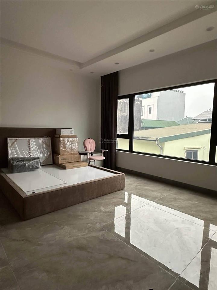 Bán nhà 50m2 nguyễn văn cừ, 7 tầng, mặt tiền 4,2m, thang máy, ô tô vào nhà, lô góc