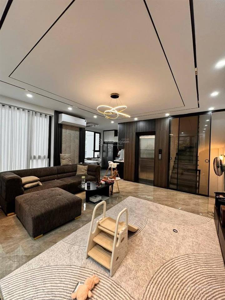 Bán nhà 50m2 nguyễn văn cừ, 7 tầng, mặt tiền 4,2m, thang máy, ô tô vào nhà, lô góc