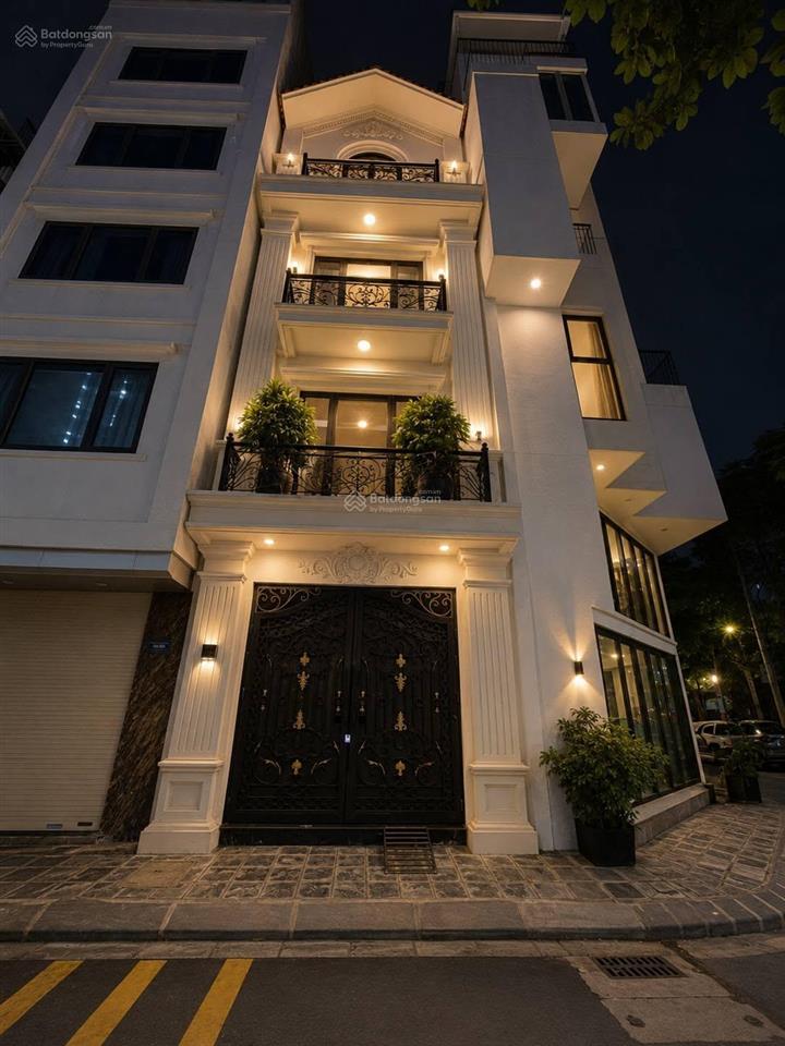 Chủ cần tiền bán nhà 4 tầng, 80m2, phố ngọc thụy, trước nhà là công viên, ô tô đỗ tránh thoải mái
