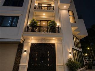 Chủ cần tiền bán nhà 4 tầng, 80m2, phố ngọc thụy, trước nhà là công viên, ô tô đỗ tránh thoải mái