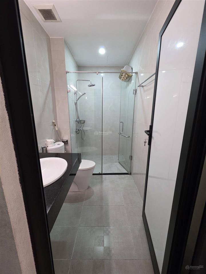 Chủ cần tiền bán nhà 4 tầng, 80m2, phố ngọc thụy, trước nhà là công viên, ô tô đỗ tránh thoải mái