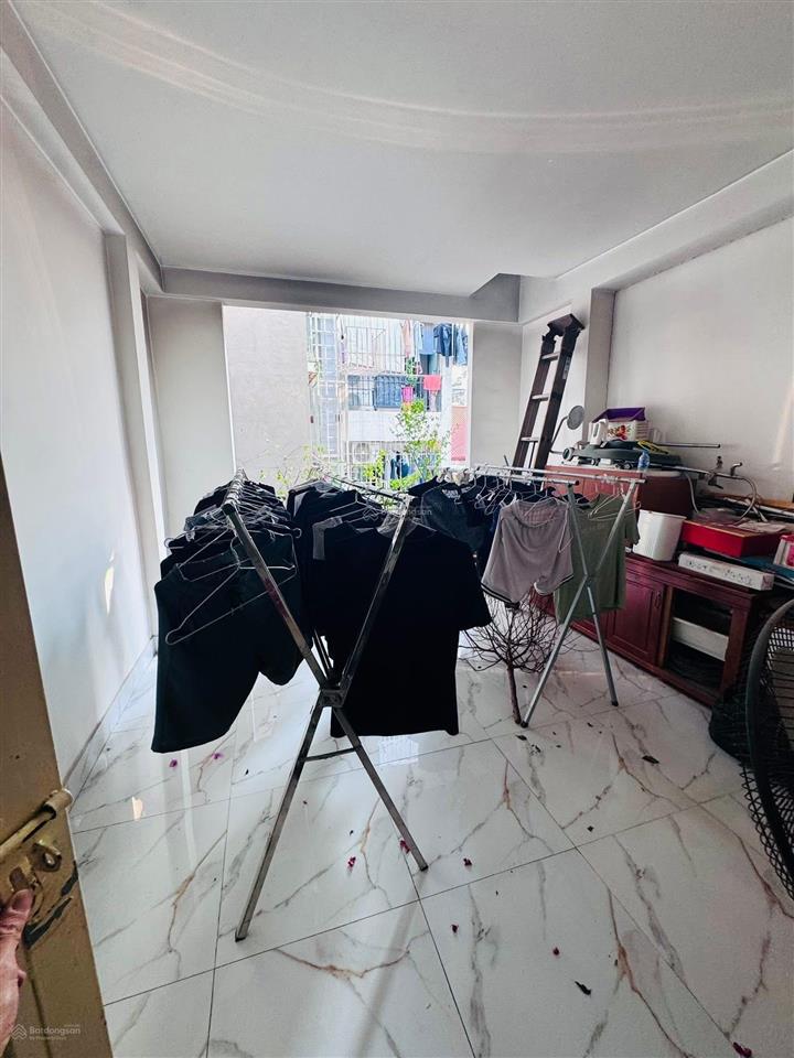 Bán nhà ngõ 74 thịnh hào 1, 45m2, 6 tầng, ô tô vào trong nhà, công năng 5 phòng
