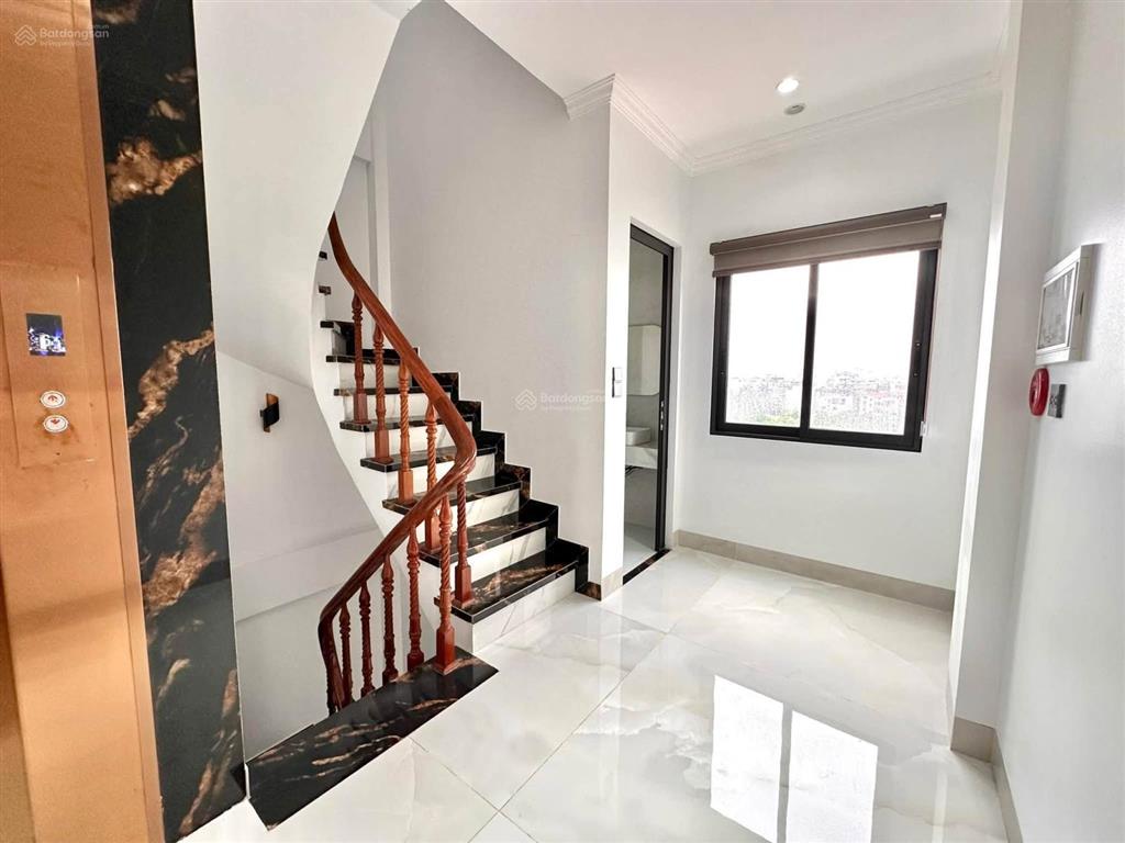 Gấp lắm rồi cần bán trước tháng 11 nhà 65m2, 7 tầng, mặt tiền 4,1m có thang máy ngõ 264 ngọc thụy