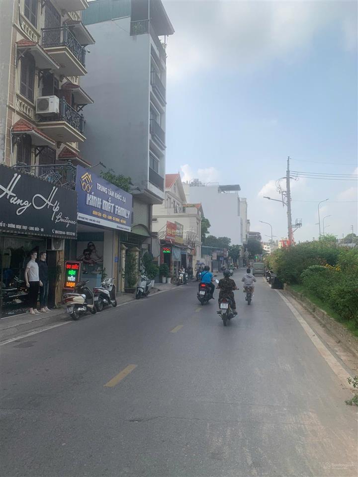 Tôi chính chủ cần bán mảnh đất mặt phố ngọc thụy 274m2, mặt tiền 9m full thổ cư.  0904 883 ***