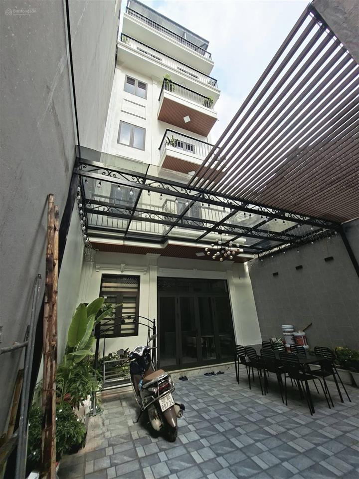 Cần bán gấp căn 97m2, 7 tầng, mặt tiền 6,6m ở phố nguyễn văn cừ, giá nhỉnh 14 tỷ thương lượng sâu