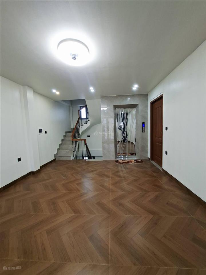 Cần bán gấp căn 97m2, 7 tầng, mặt tiền 6,6m ở phố nguyễn văn cừ, giá nhỉnh 14 tỷ thương lượng sâu
