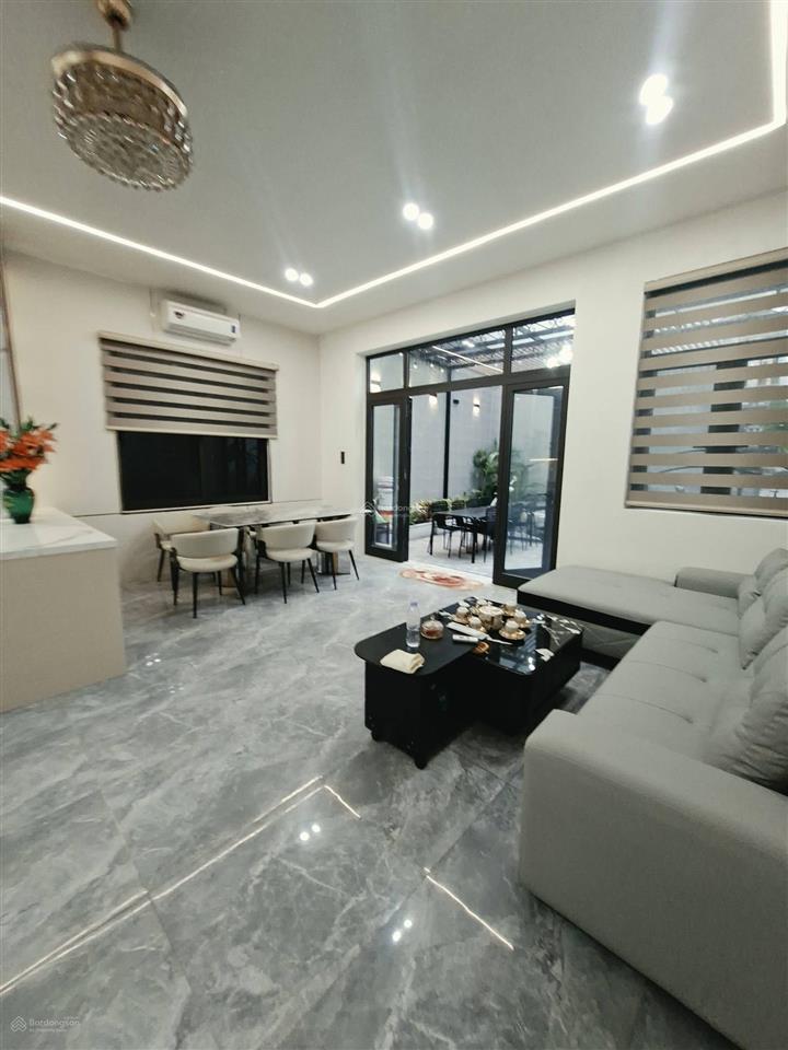Cần bán gấp căn 97m2, 7 tầng, mặt tiền 6,6m ở phố nguyễn văn cừ, giá nhỉnh 14 tỷ thương lượng sâu