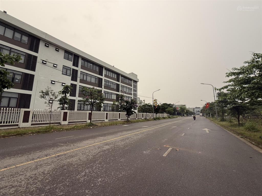 Bán nhanh lô góc cán khê phúc thịnh ô tô 7 chỗ vào đất  giá chỉ 5.x tỷ