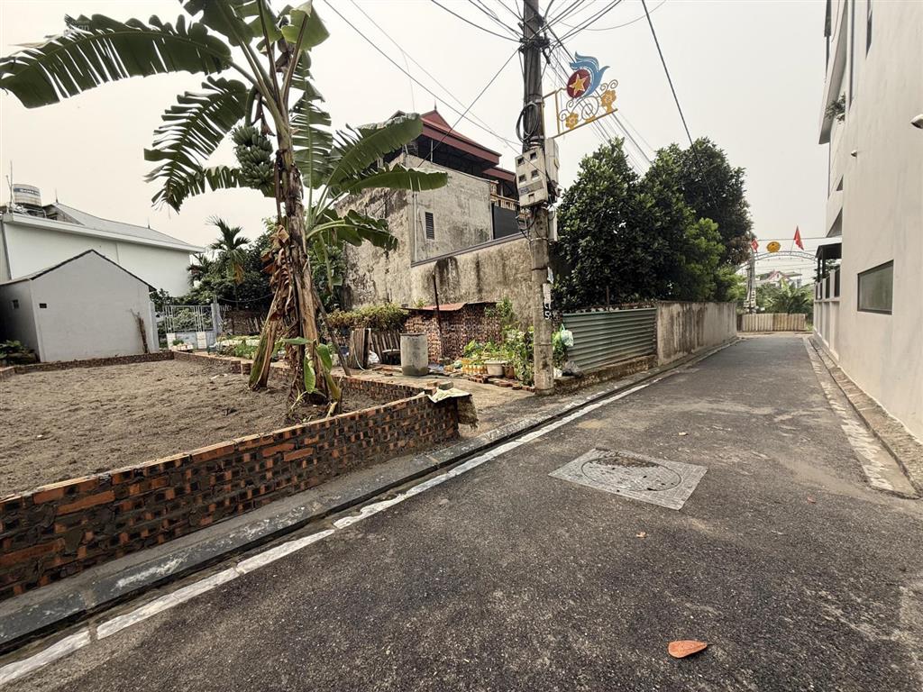 Bán nhanh lô góc cán khê phúc thịnh ô tô 7 chỗ vào đất  giá chỉ 5.x tỷ